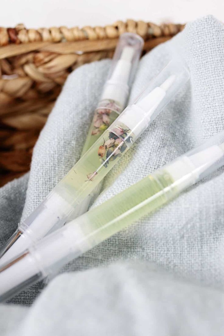 Cuticle oil pen